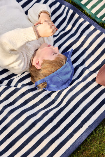 Sideline Stripe Navy Midi Blanket4