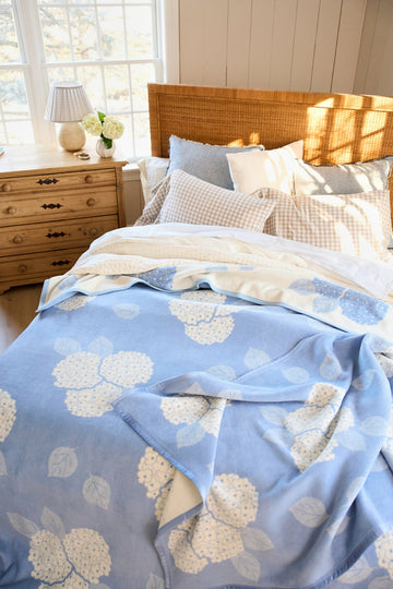 Hydrangeas Bluebell Family-Size Blanket2