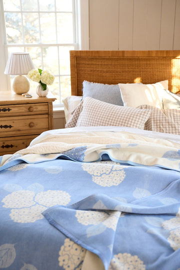 Hydrangeas Bluebell Family-Size Blanket5