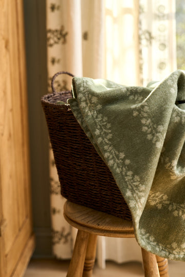 Climbing Ivy Lightweight Blanket7