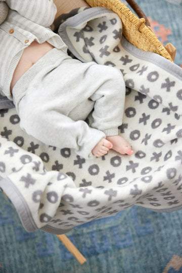 Hugs and Kisses Mini Blanket4