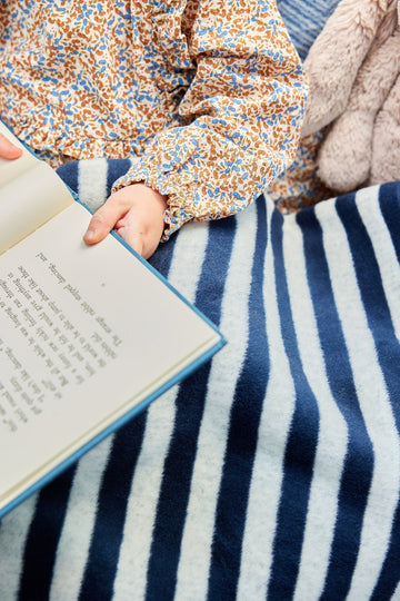 Sideline Stripe Navy Midi Blanket6