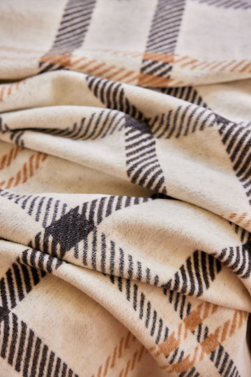 Griffin Plaid Blanket5