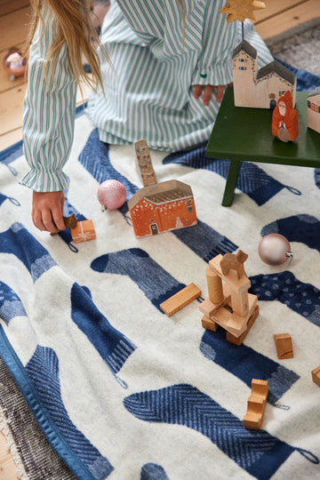 Santa's Stockings Midi Blanket6