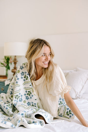 Farmhouse Flowers Family-Size Blanket5