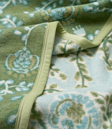 Climbing Dahlia Blanket5