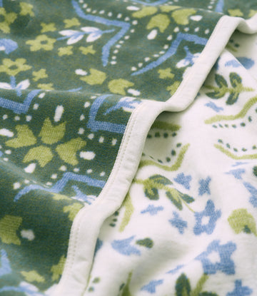 Farmhouse Flowers Family-Size Blanket4