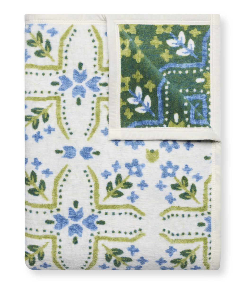 Farmhouse Flowers Throw Blanket | ChappyWrap