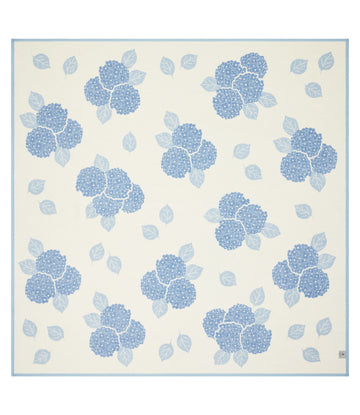 Hydrangeas Bluebell Family-Size Blanket6