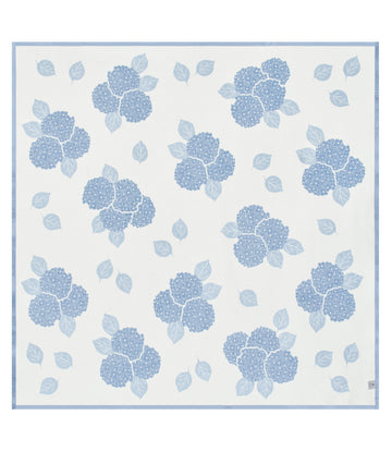 Hydrangeas Bluebell Family-Size Blanket4