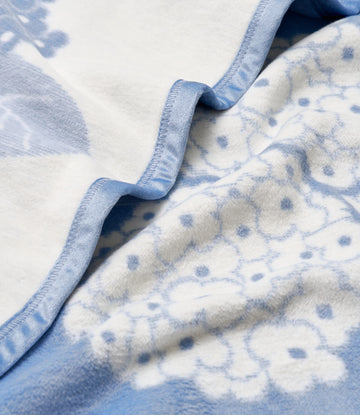 Hydrangeas Bluebell Family-Size Blanket6