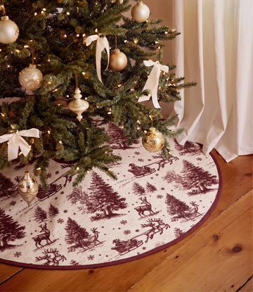 Santa Toile Tree Skirt1