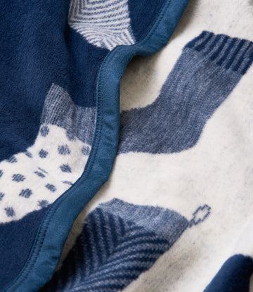 Santa's Stockings Midi Blanket4