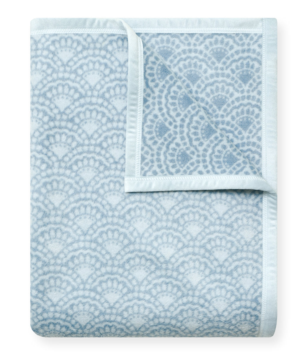 ChappyWrap Seaside Scallops Fog Blanket