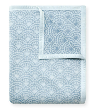 Seaside Scallops Fog Blanket